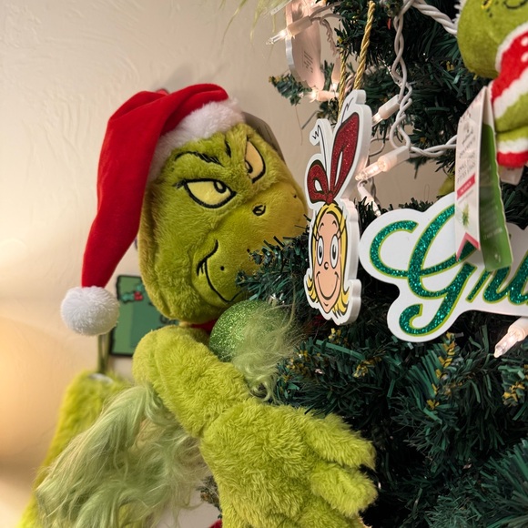 Grinch plush tree hugger - Picture 2 of 5